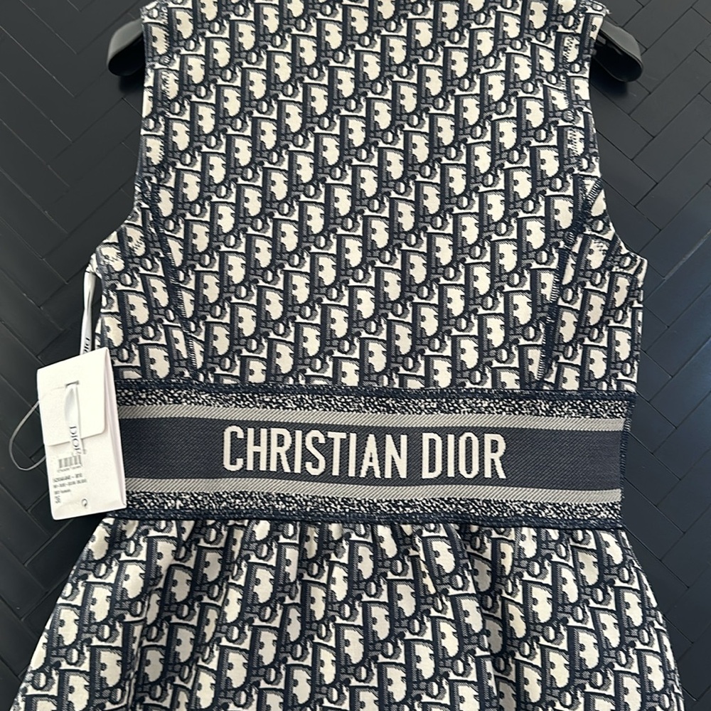 CHRISTAIN DIOR